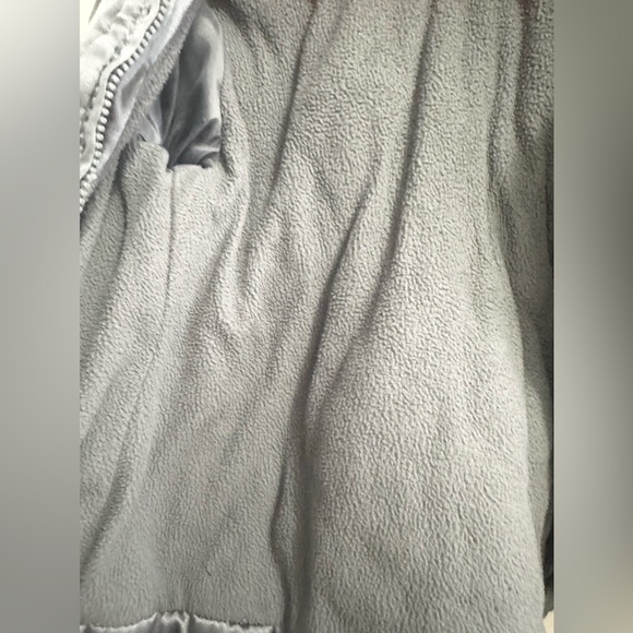 Old Navy Water Resistant Puffer Jacket - Picture 5 of 9